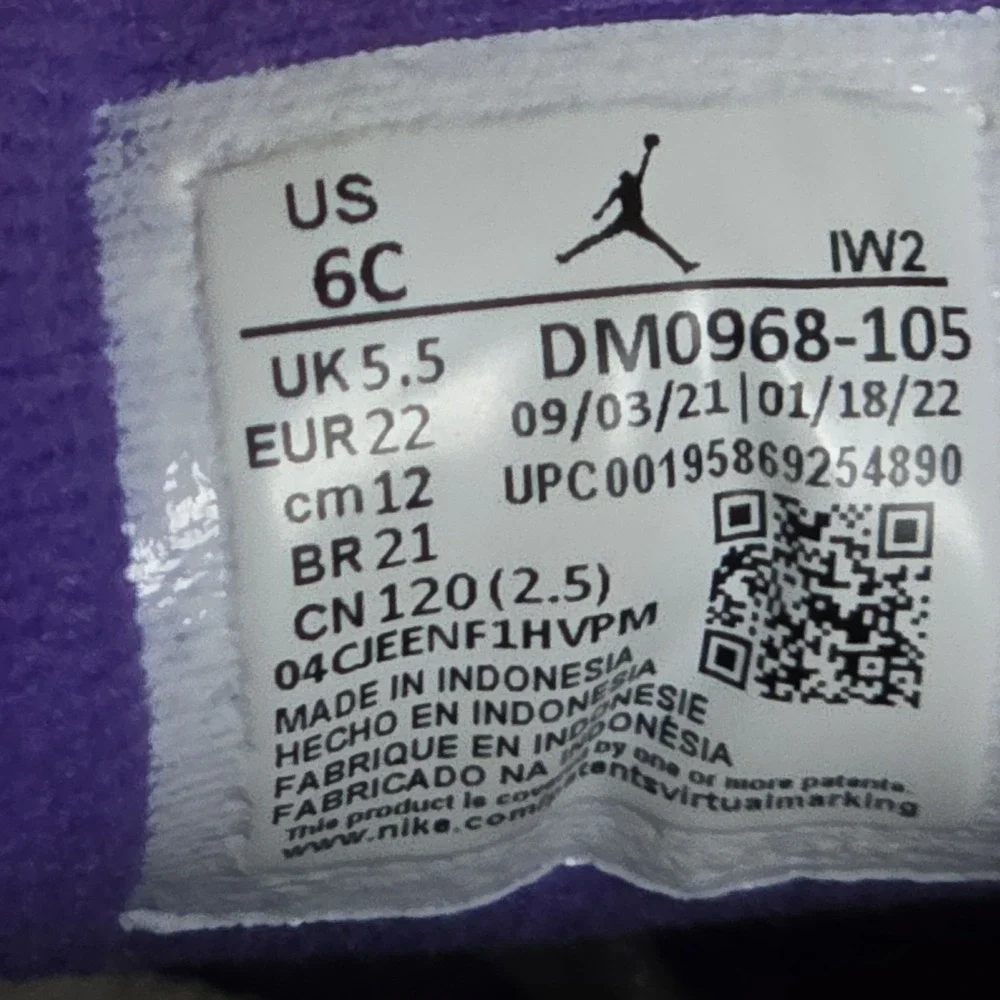 Jordan Baby Boy's 3 Retro (Infant/Toddler) White/Black/Dark‎ Iris/Cement Grey 6C